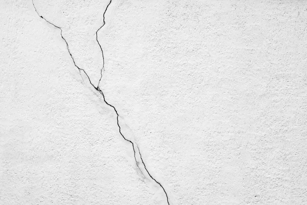 How to repair stucco cracks