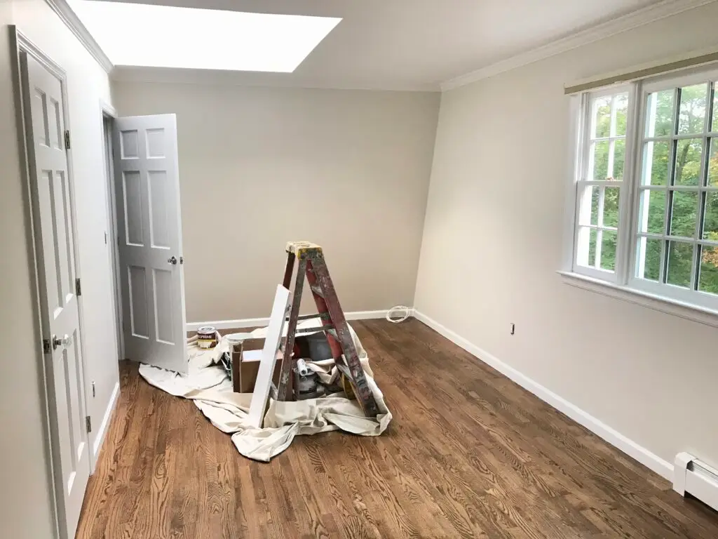 What color should you paint a small bedroom