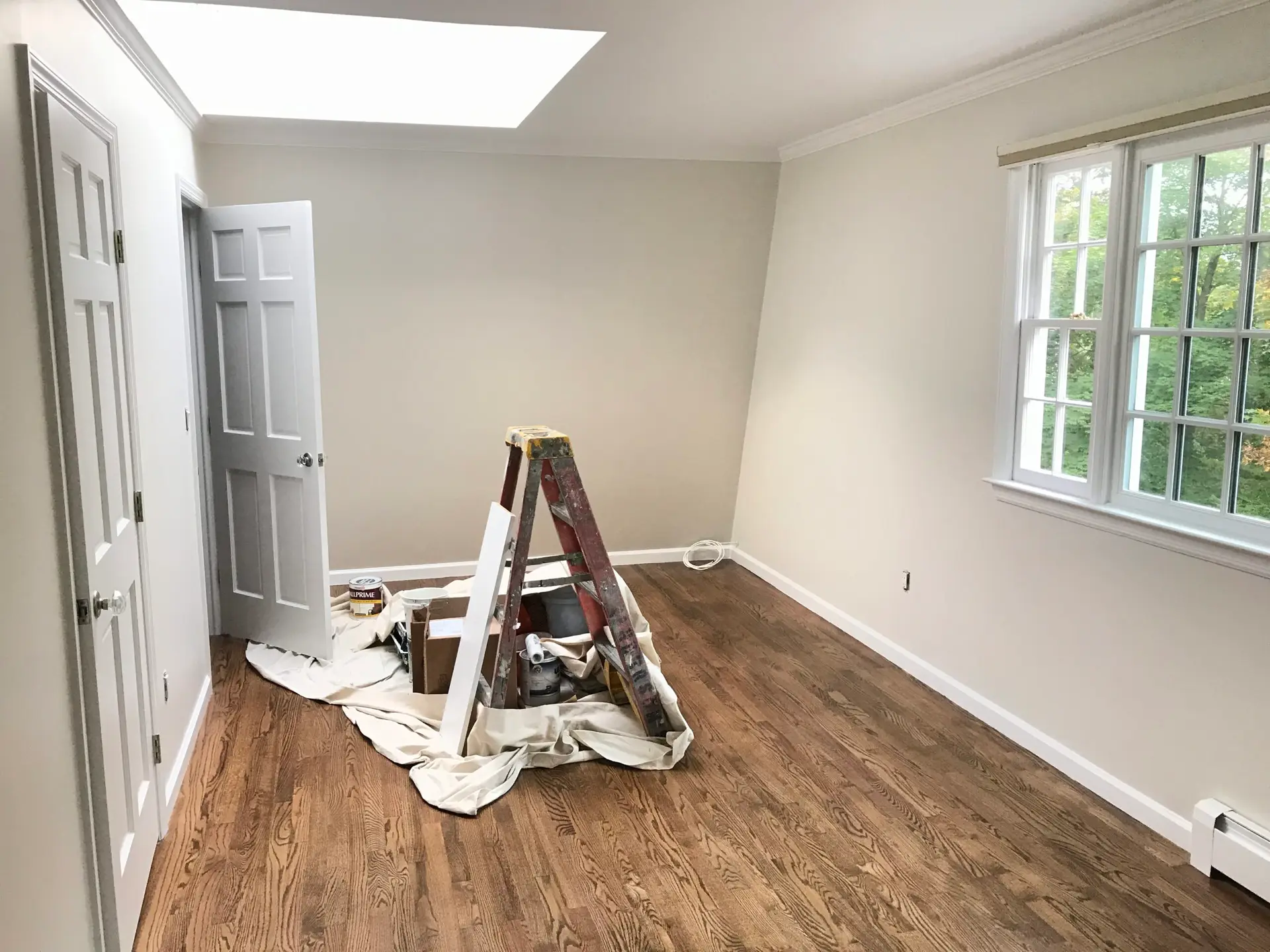 What color should you paint a small bedroom